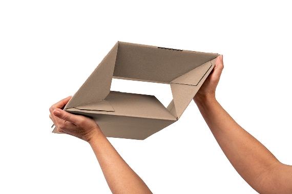 Boite en carton à rabats avec fond automatique pour montage instantané simple cannelure