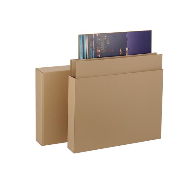 boite-en-carton-ecran-plat-et-tableau